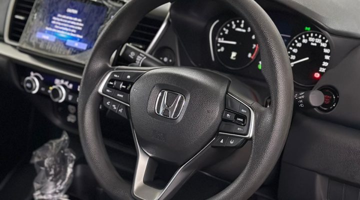 JUALAN SAMBUNG BAYAR
STOK KOYAK PLASTIK

JENIS KERETA : HONDA CITY  1.5 E SPEC ( A )

TAHUN : 2023
BULANAN : RM 1010.00 SAHAJA
BANK PEMBIAYAAN : HONG LEONG BANG
BAKI TEMPOH PINJAMAN : 9!TAHUN
TARIKH BAYARAN : 13HB
TEMPOH ROADTAX : VALID
NO PLATE : WILAYAH ( V )
MILEAGE : NEW

SPESIFIKASI KENDERAAN :

FACELIFT MODEL
KEYLESS ENTRY
PUSHSTART BUTTON
ECO MODE
PADDLESHIFTER
FABRIC INTERIOR
BUILT IN ANDROID PLAYER / APPLE CARPLAY
REVERSE CAMERA
TOUCHSCREEN MEDIA PLAYER
LOKASI DEAL LEPAKING
DELIVERY CAN BE ARRANGE ( WITH DELIVERY CHARGE )

DEPOSIT :